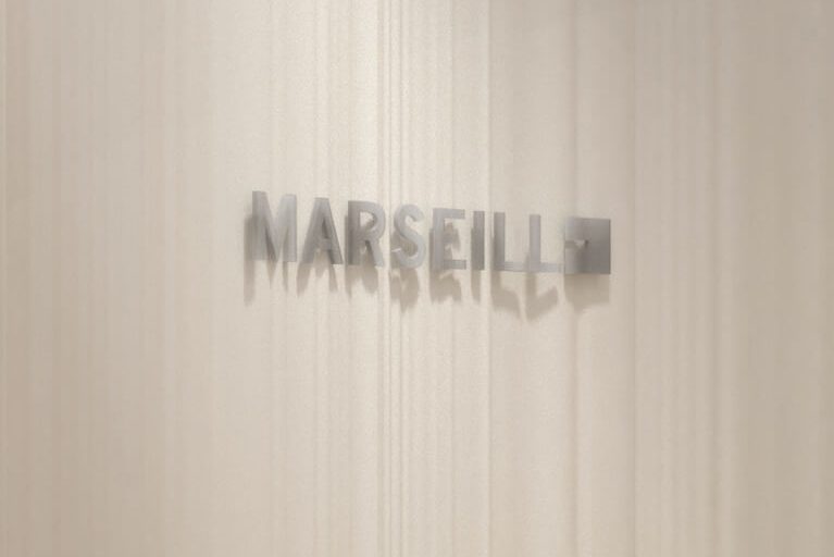 Ériger un flagship store comme une évasion dans les calanques de Marseille