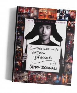 Livres pour les amoureux des boutiques et du retail : confessions of a window dresser de simon doonan